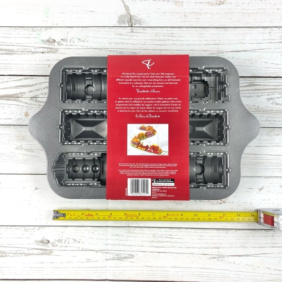 TRAIN cake pan, NWT - Picture 2 of 4